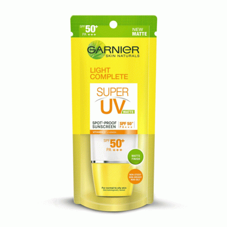 کرم ضد آفتاب ضد لکه و ضد اشعه ماوراء بنفش لایت سوپر یو وی گارنیر Garnier Light Complete Super UV Matte Spot Proof Sunscreen SPF50+ PA+++ 30ml